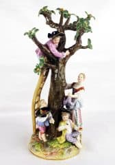 Статуэтка "Сбор яблок"