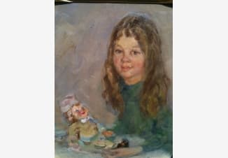 Девочка с игрушкой