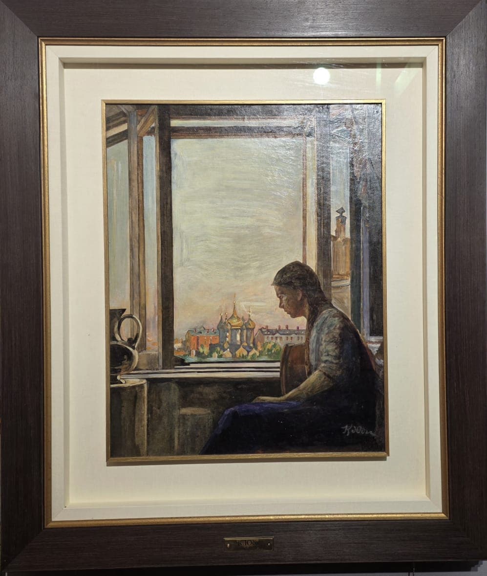 Девушка у окна