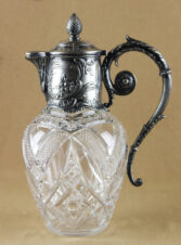 Кувшин серебряный с хрусталем, декорированный растительными мотивами