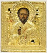 Старинная икона «Святой Николай Чудотворец» в серебряном окладе