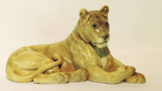 Фарфоровая статуэтка «Львица»