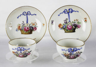 Чайные пары с изображением корзин с цветами