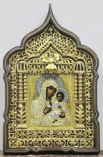 Антикварная икона Богоматерь «Иверская» в резном киоте