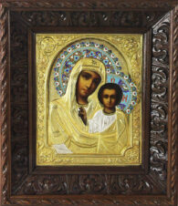 Старинная икона Божья Матерь «Казанская» с эмалью в резном киоте