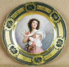 декоративная тарелка «Дама с букетом цветов»