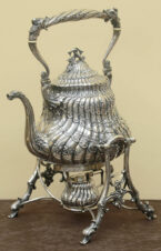 Старинный серебряный чайник (бульотка) на подставке