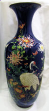Напольная ваза с изображением птиц и цветов в технике клуазоне