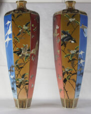 Парные напольные вазы с изображением цветов, птиц и бабочек