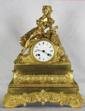 Cтаринные каминные часы с боем «Юная цветочница»
