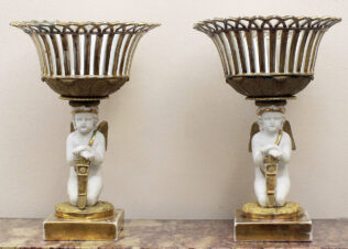 Парные вазы с фигурами амуров в стиле ампир