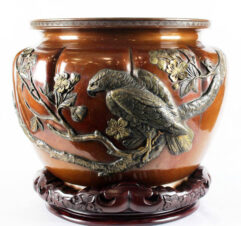 Старинная бронзовая японская ваза-кашпо с изображением орла