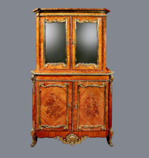 Шкаф XVIII века в стиле рококо